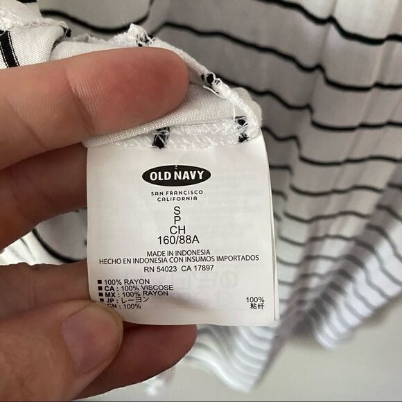 Old navy high low hem striped white black small - Picture 8 of 8